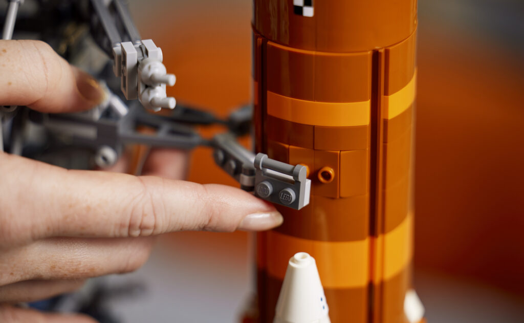 LEGO Icons 10341 NASA Artemis Space Launch system