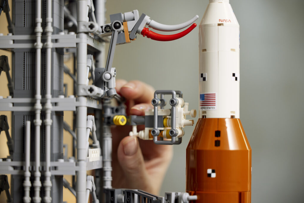 LEGO Icons 10341 NASA Artemis Space Launch system