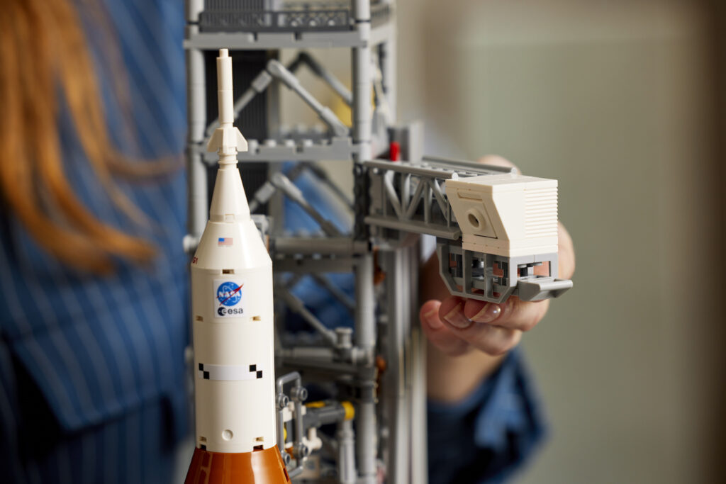 LEGO Icons 10341 NASA Artemis Space Launch system