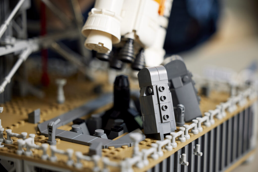 LEGO Icons 10341 NASA Artemis Space Launch system