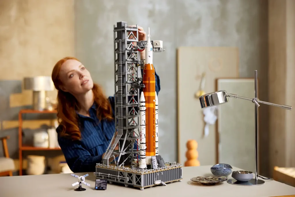 LEGO Icons 10341 NASA Artemis Space Launch system