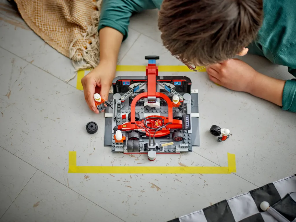 LEGO City 60443 Zastávka v F1 a Pit Crew s autom Ferrari