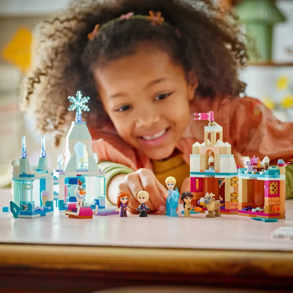 LEGO® Disney 43278 Miniatúrny hrad Arendelle a Elsa a jej ľadový palác