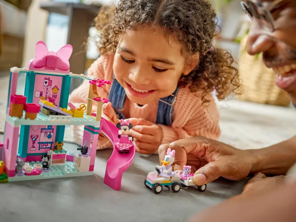 LEGO® Disney 43274 Minnie a hotel pre domácich miláčikov