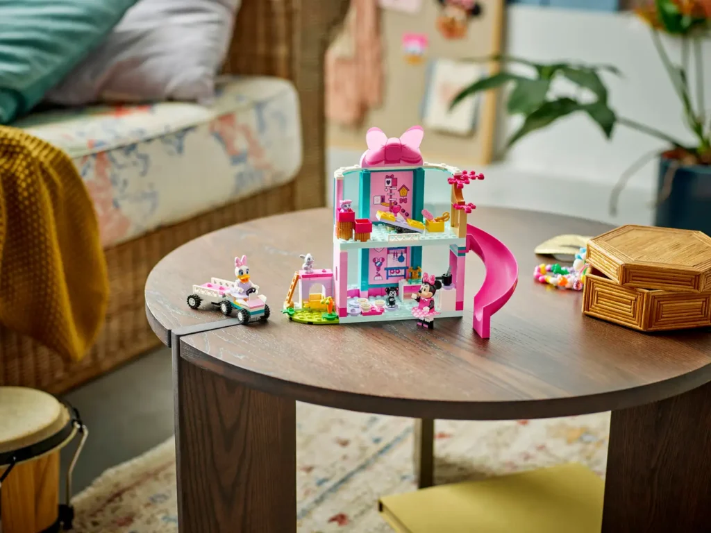 LEGO® Disney 43274 Minnie a hotel pre domácich miláčikov