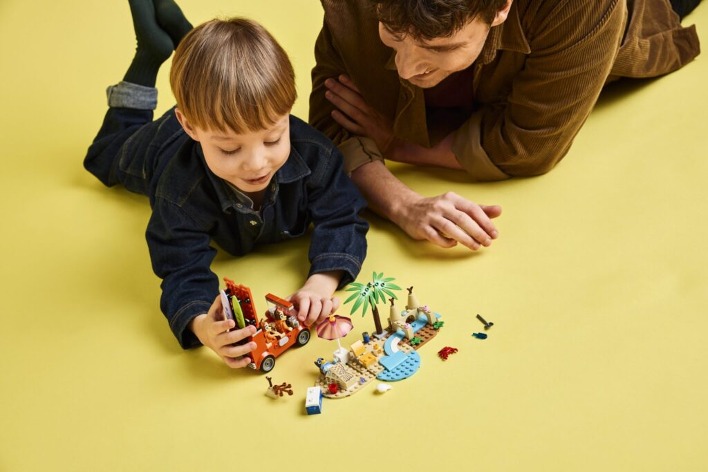 LEGO Bluey 11202 Bluey a rodinný výlet autom na pláž