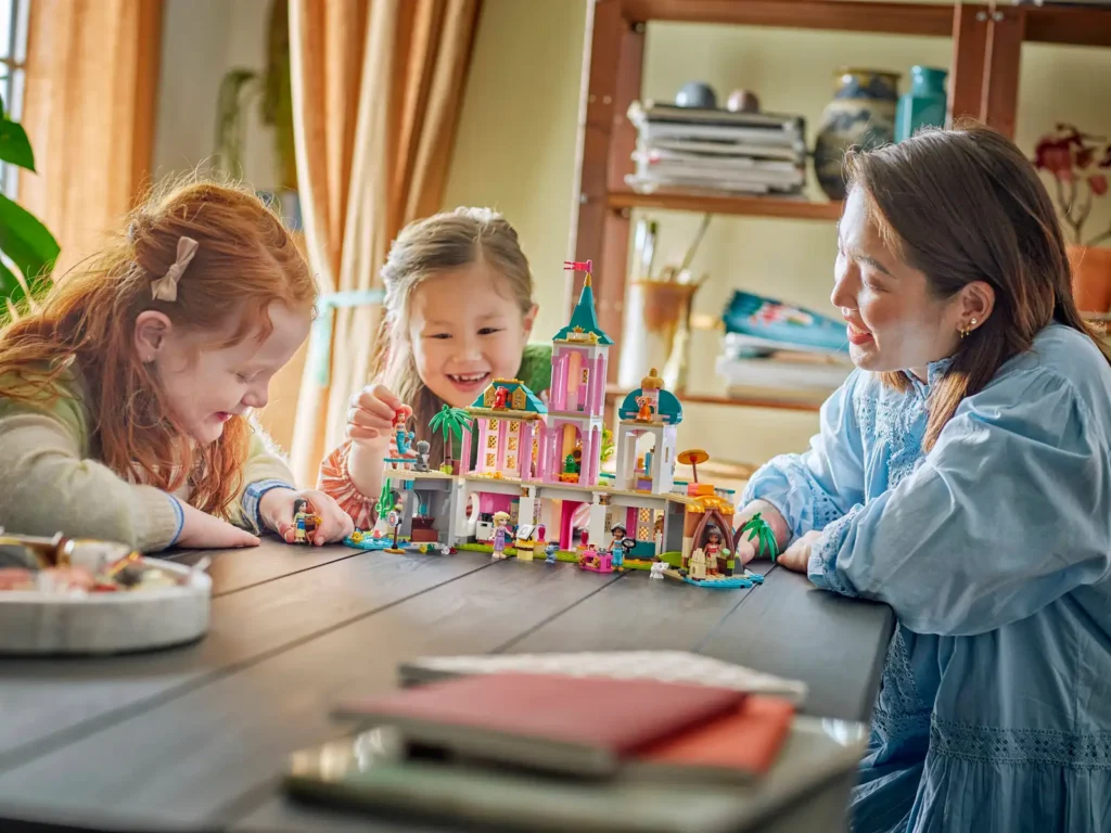 LEGO® Disney 43267 Hrad princezien a kráľovskí domácí miláčikovia