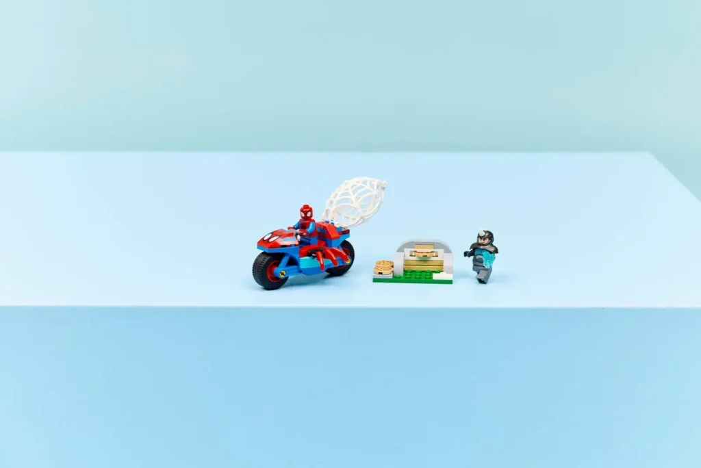 LEGO Marvel 11206 Spidey na motorke vs. Rhino