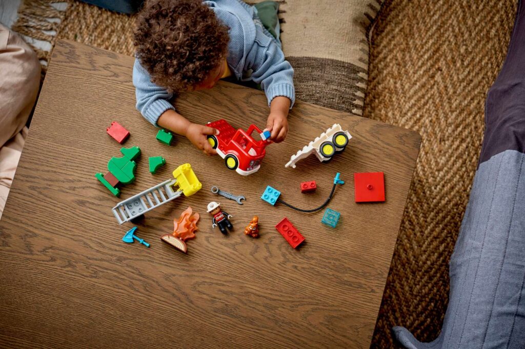 LEGO Duplo 10473 Hasičské auto s hadicou a hasičom