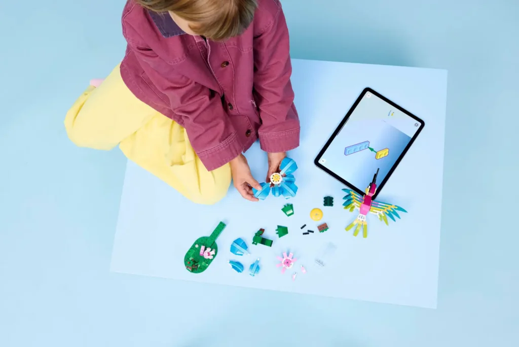 LEGO Creator 3v1 31384 Divoké zvieratá: Farebný kolibrík