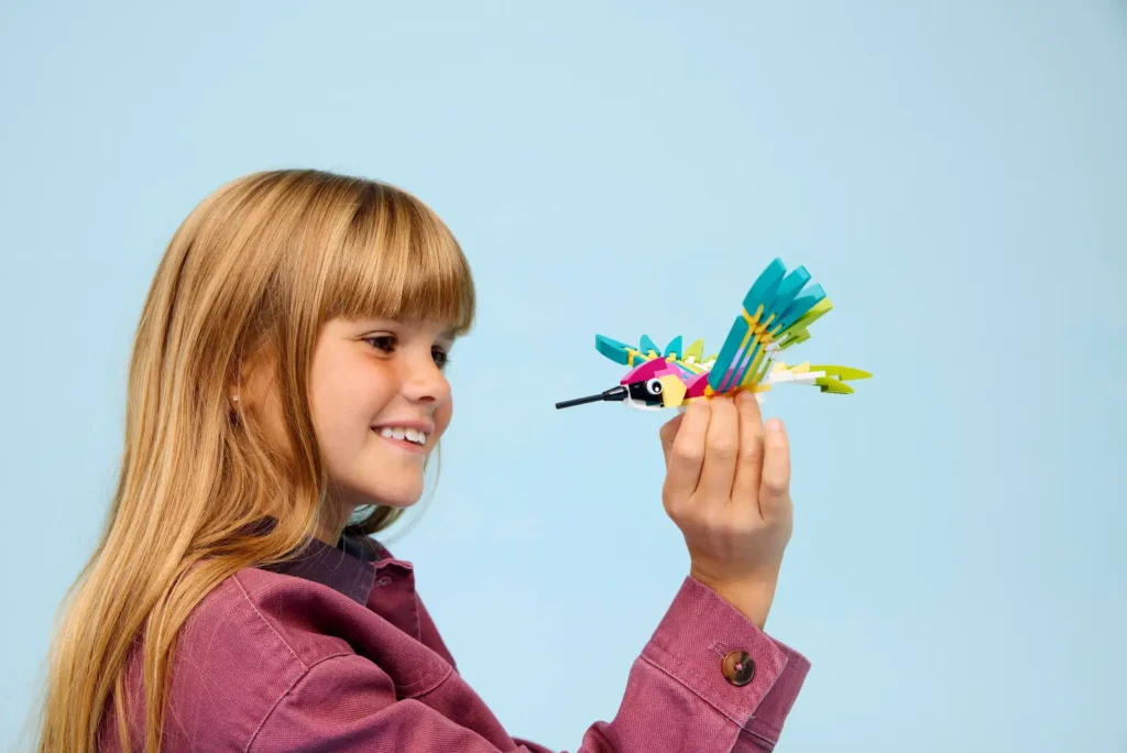 LEGO Creator 3v1 31384 Divoké zvieratá: Farebný kolibrík