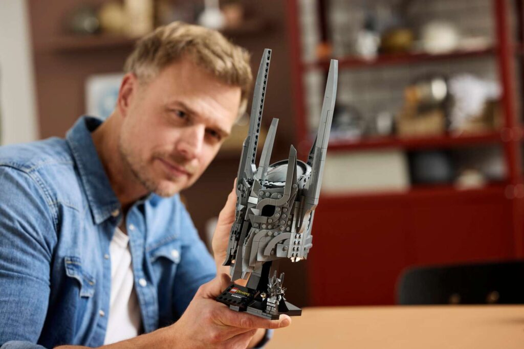 LEGO Icons 11373 Pán Prsteňov: Sauronova helma