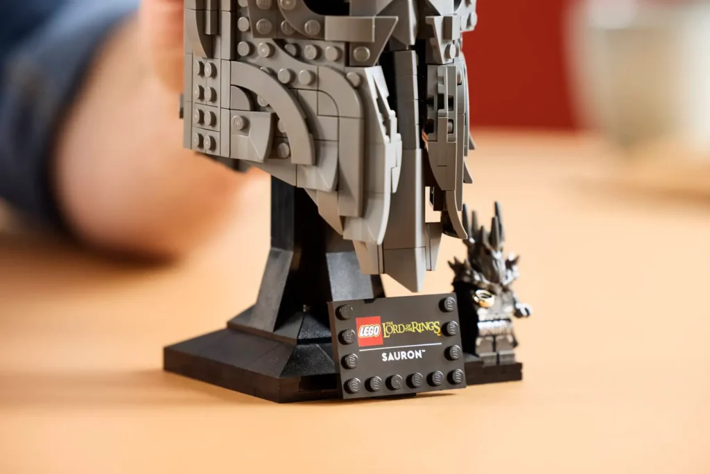 LEGO Icons 11373 Pán Prsteňov: Sauronova helma