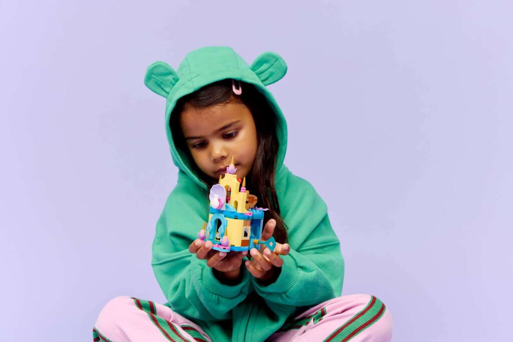 LEGO Disney 43285 Ariel a jej kúzelný miniatúrny palác