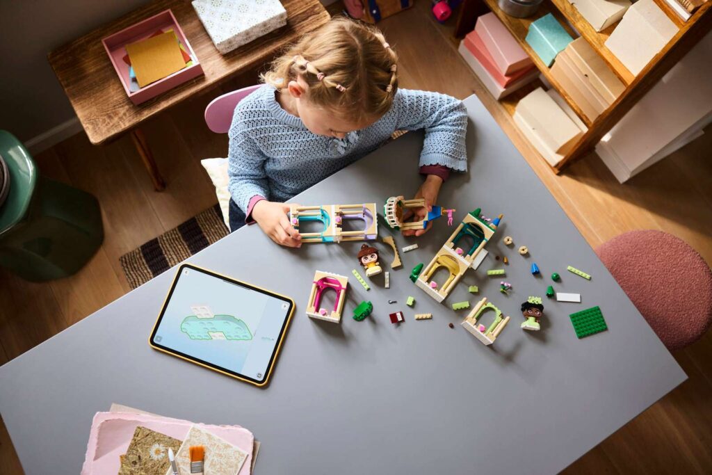 LEGO Disney 43291 Mini Bella a Tiana s hradom