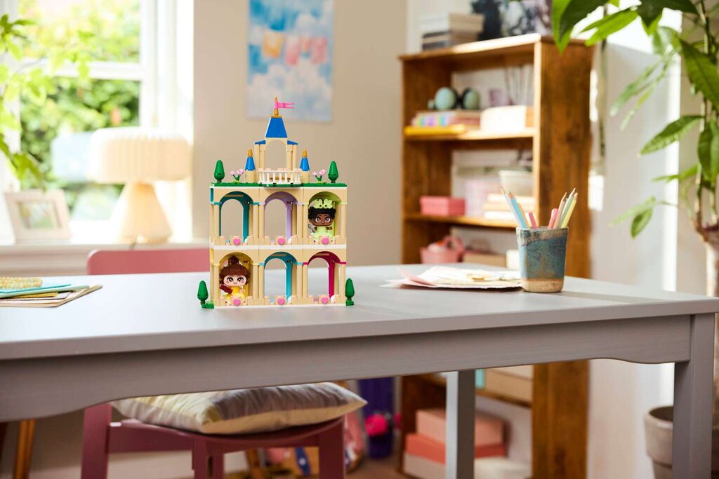 LEGO Disney 43291 Mini Bella a Tiana s hradom