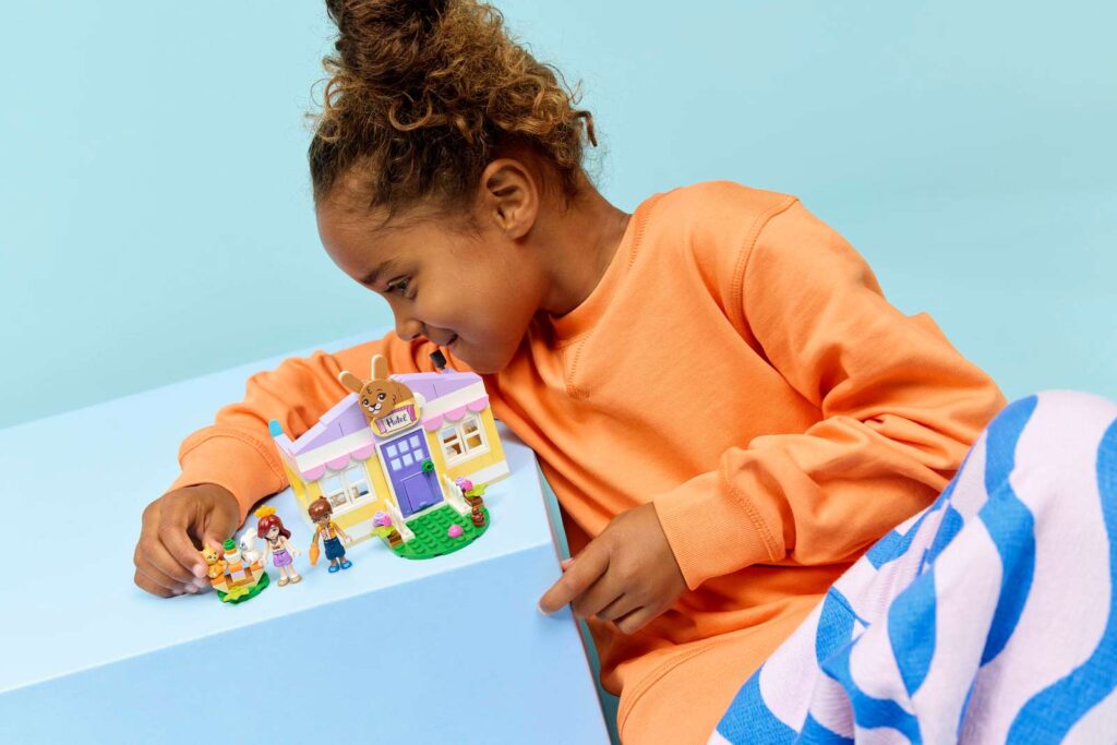 LEGO Friends 42679 Hotel pre zajačikov v mestečku Heartlake