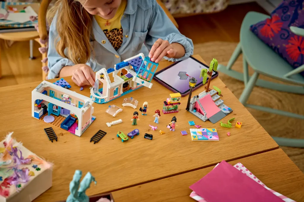 LEGO Friends 42687 Liann a jej rodinný dom