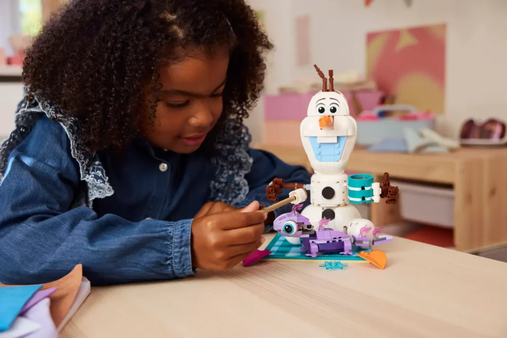 LEGO Disney 43287 Olaf a Bruni na zábavnom pikniku