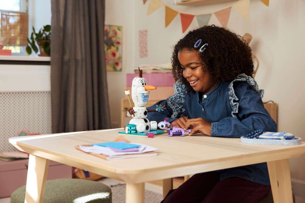 LEGO Disney 43287 Olaf a Bruni na zábavnom pikniku