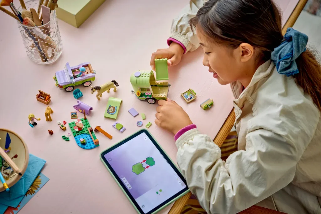 LEGO Friends 42695 Príves s koňom a žriebätkom