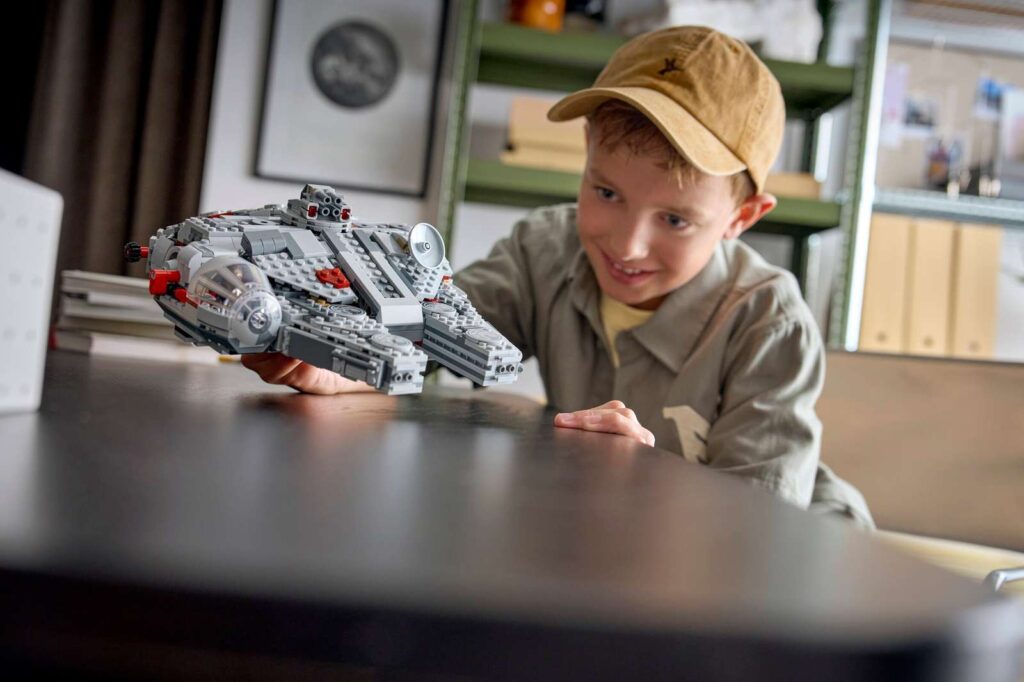 LEGO Star Wars 75426 SMART Play: Millennium Falcon