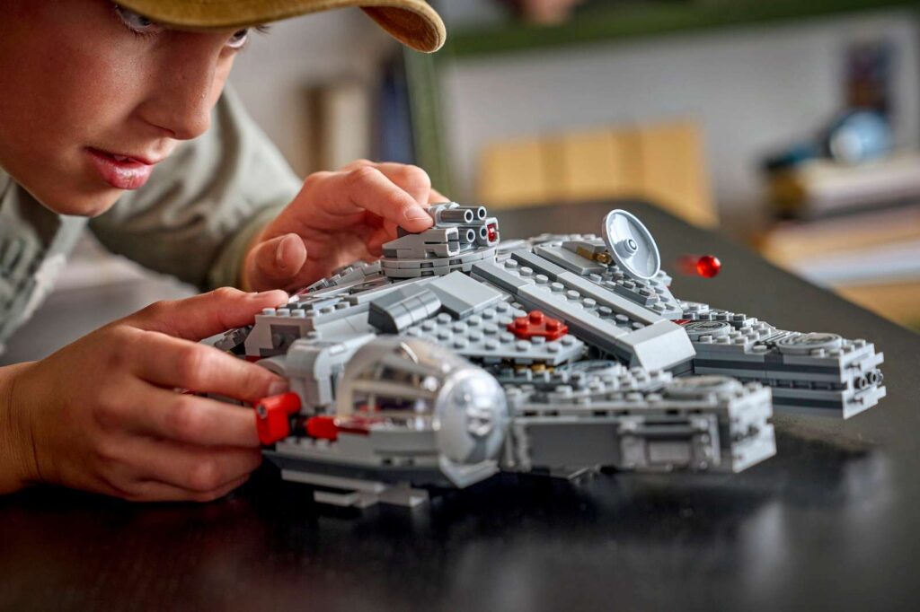LEGO Star Wars 75426 SMART Play: Millennium Falcon