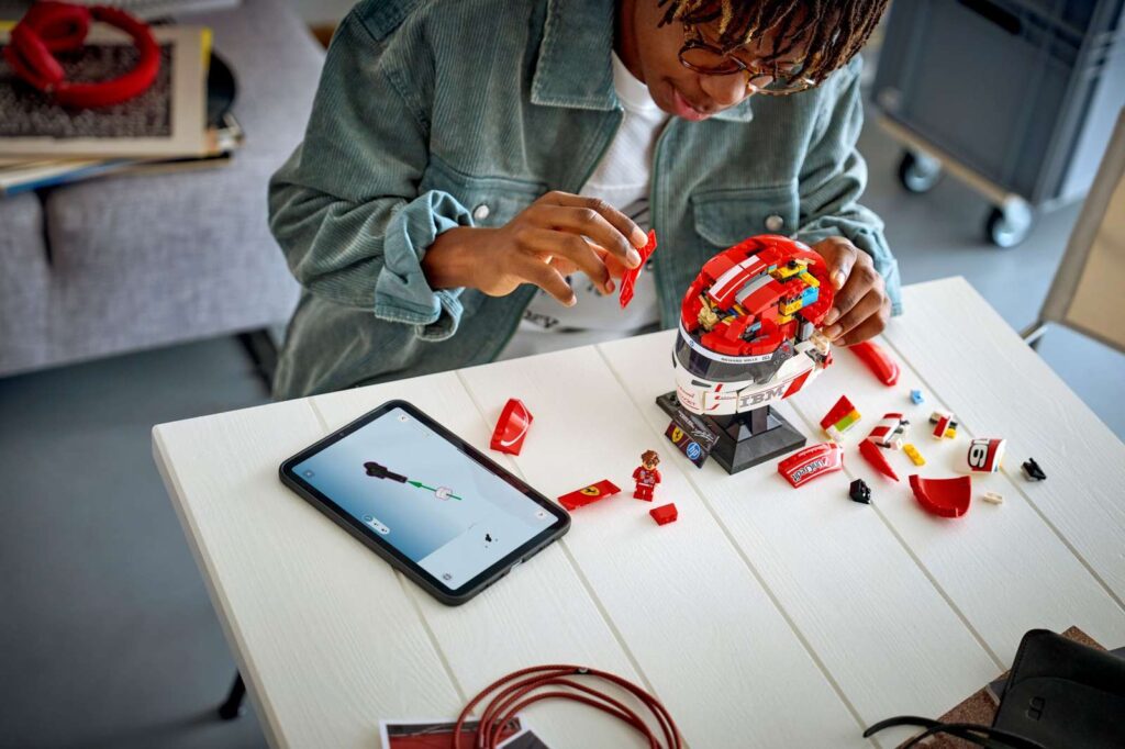 LEGO Editions 43014 Prilba Charles Leclerc zo Scuderia Ferrari HP