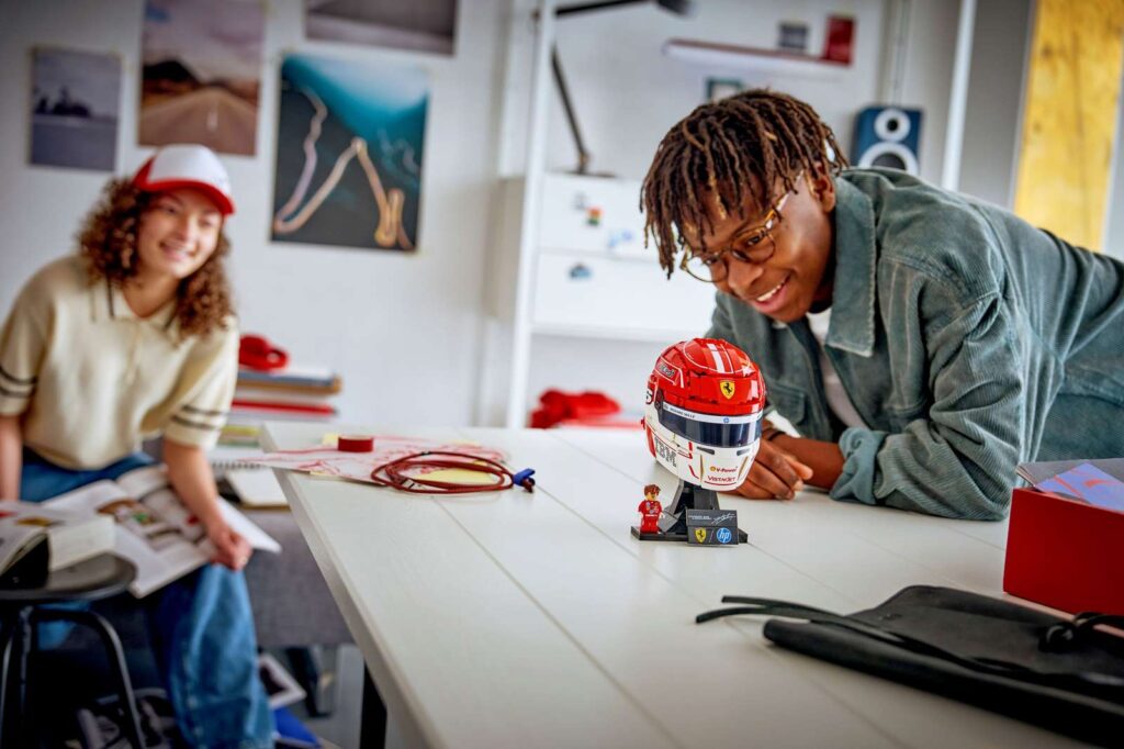 LEGO Editions 43014 Prilba Charles Leclerc zo Scuderia Ferrari HP