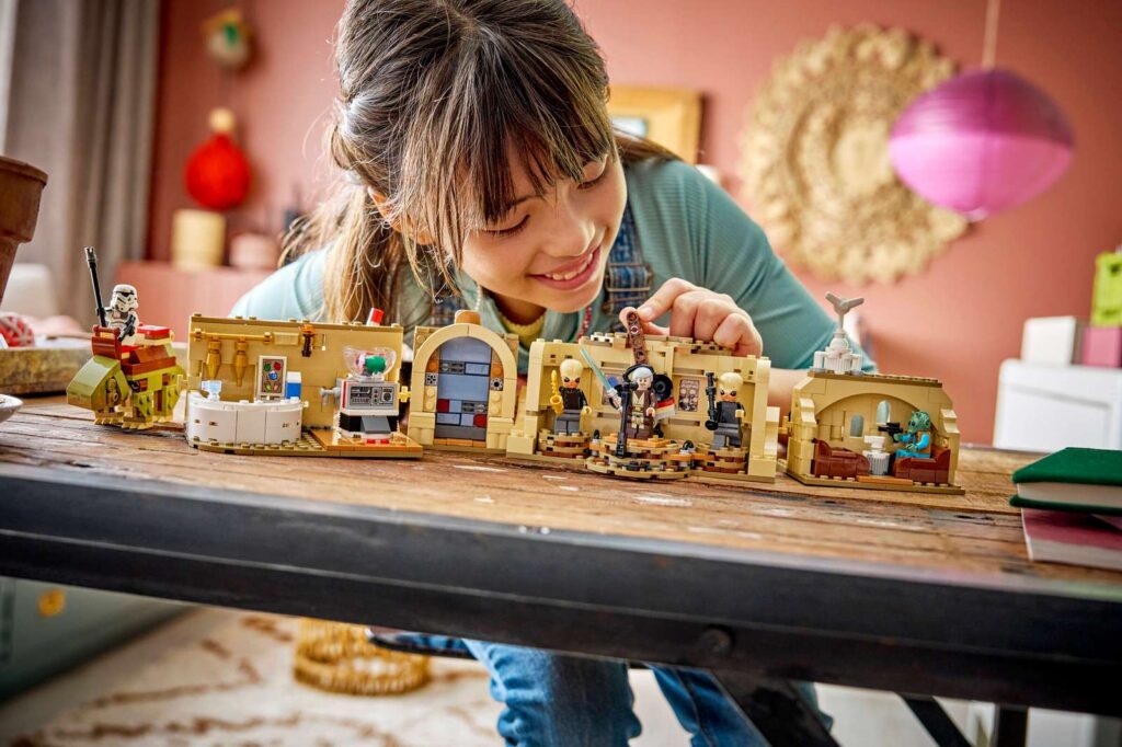 LEGO Star Wars 75425 SMART Play: Kantína Mos Eisley