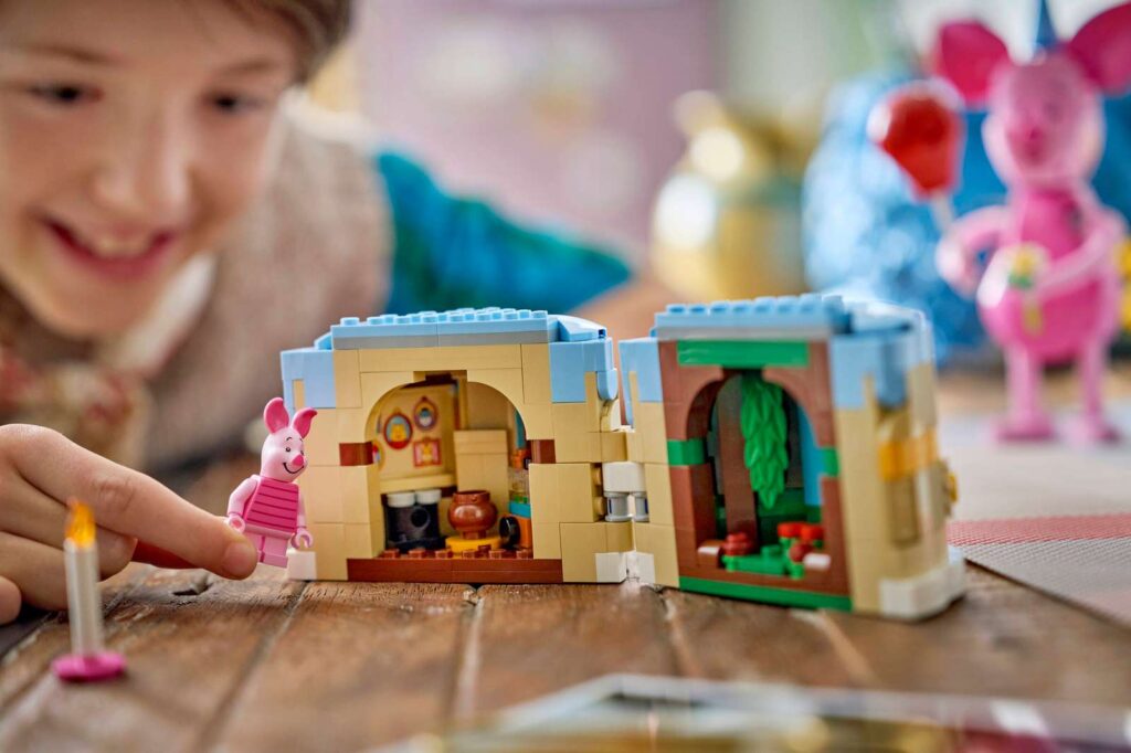 LEGO Disney 43305 Prasiatkova narodeninová zábava