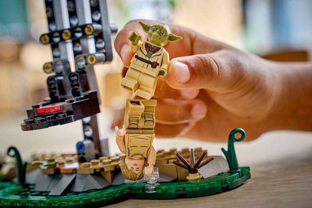 LEGO Star Wars 75422 SMART Play: Yodova chatrč a výcvik Jediov
