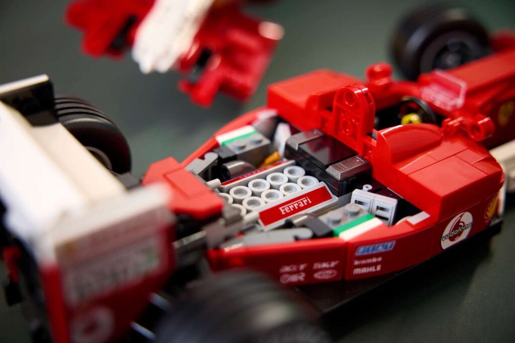 LEGO Icons 11375 Ferrari F2004 a Michael Schumacher