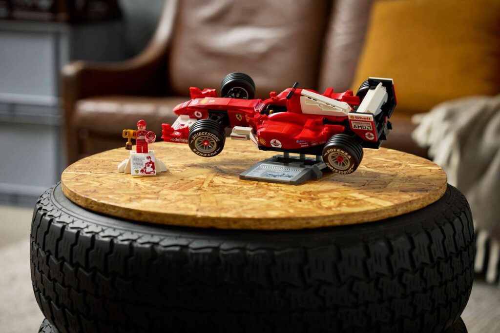 LEGO Icons 11375 Ferrari F2004 a Michael Schumacher