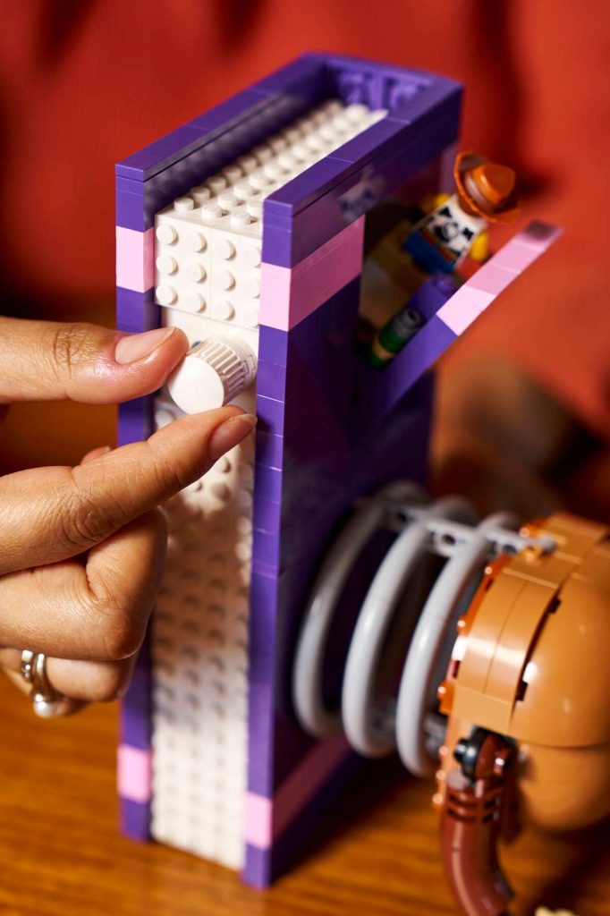 LEGO Disney 43301 Knižné zarážky: Pes Slinky z Toy Story