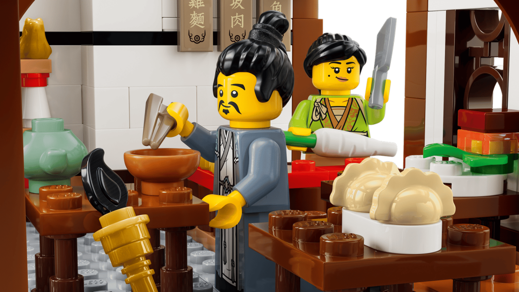 LEGO 80121 Starobylý hostinec s výhľadom na Mesiac