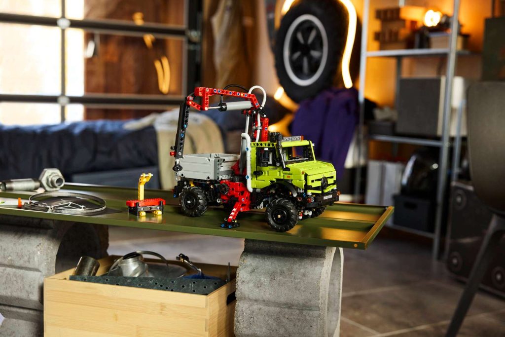 LEGO Technic 42242 Mercedes-Benz Unimog U 5023 so žeriavom