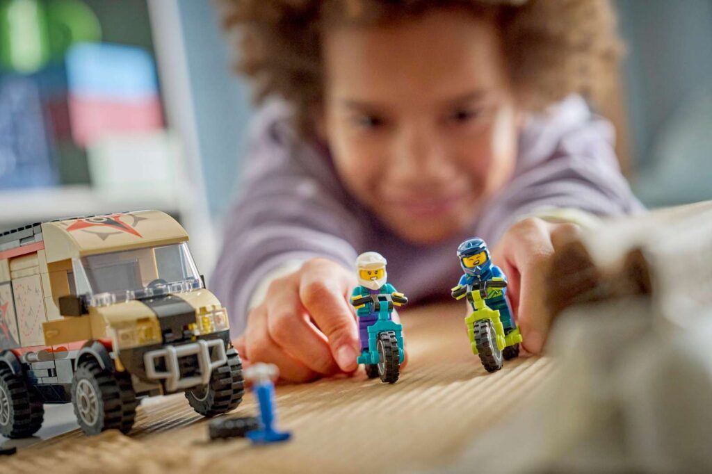 LEGO City 60512 Dobrodružná dodávka s horskými bicyklami