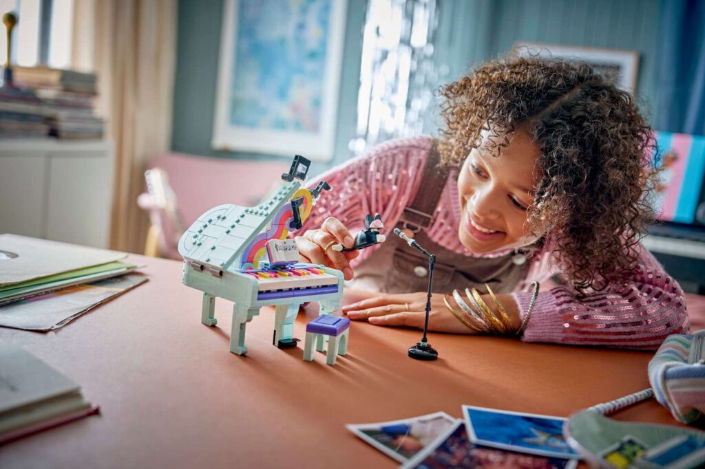 LEGO Creator 3v1 31392 Hudobná dekorácia: Klavír s mačkou