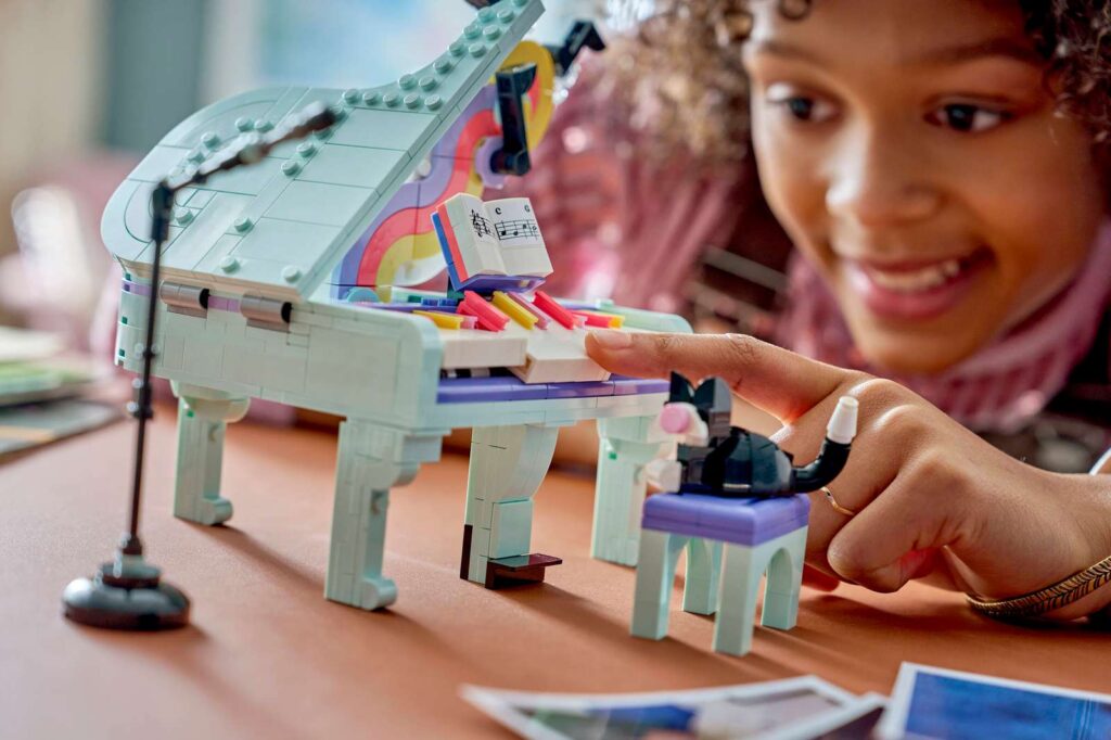 LEGO Creator 3v1 31392 Hudobná dekorácia: Klavír s mačkou