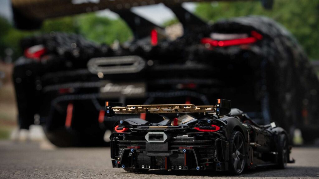 LEGO Technic 42232 Megacar Koenigsegg Sadair's Spear