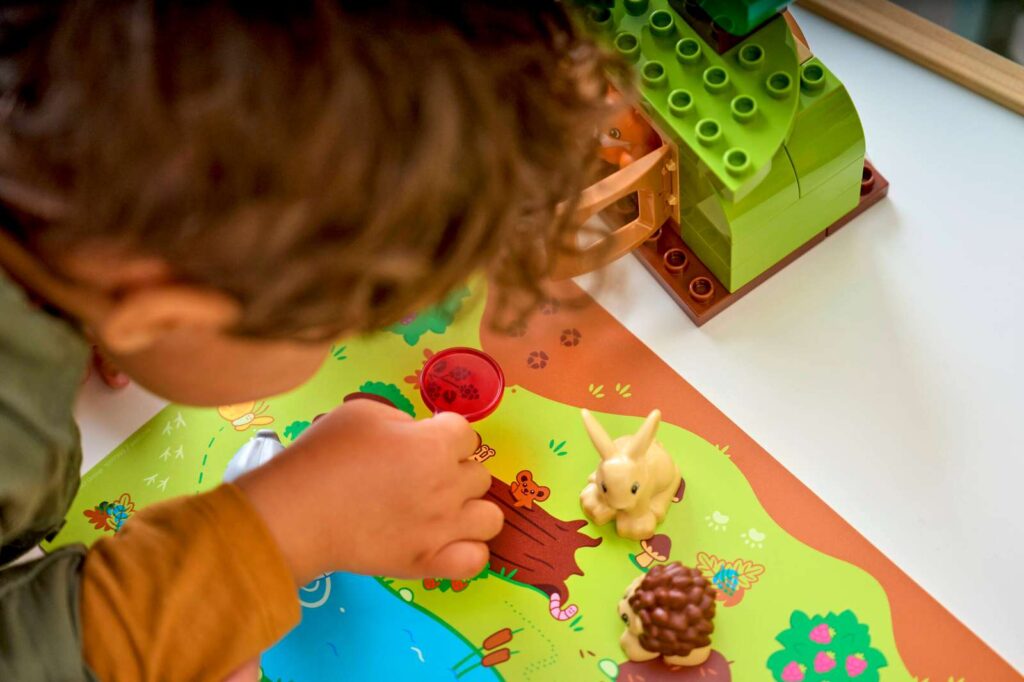 LEGO Duplo 10480 Les plný objavov s divokými zvieratkami