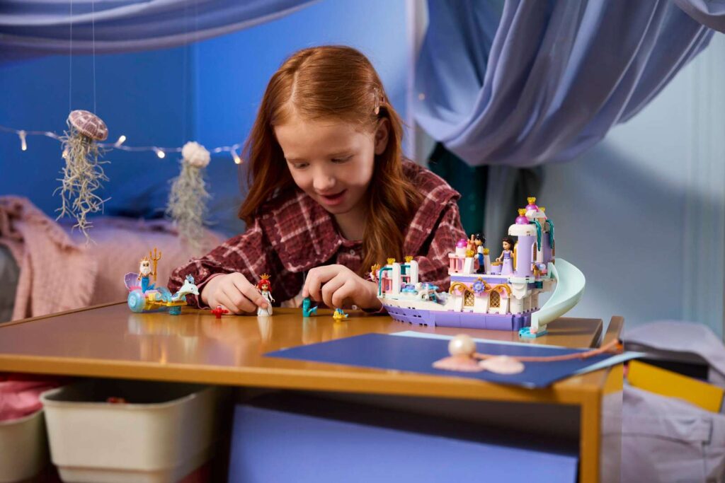 LEGO Disney 43292 Arielina kráľovská svadobná loď