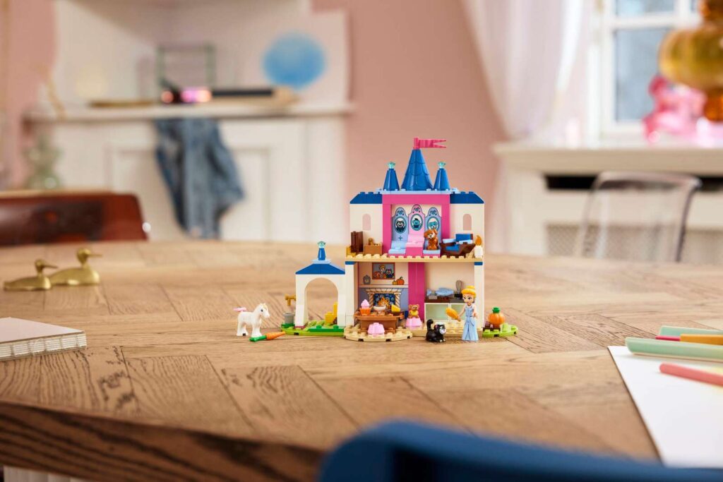 LEGO Disney 43283 Popoluškin zámok a zvieratká