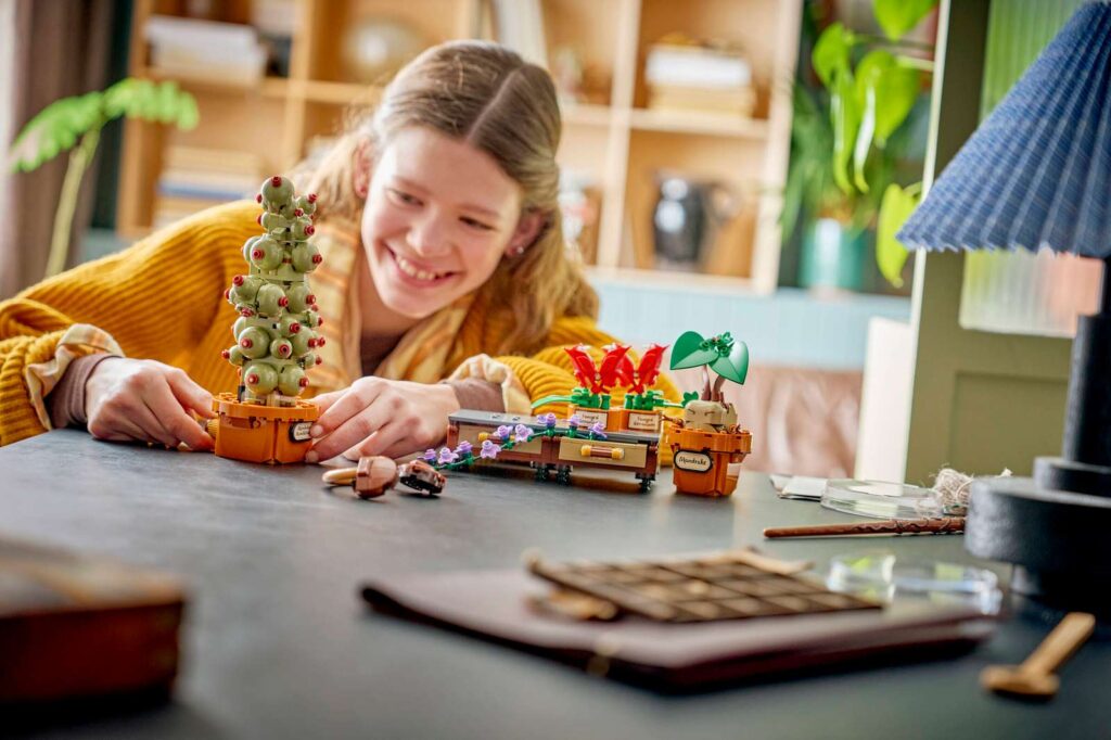 LEGO Harry Potter 76474 Rokfort: Rastliny z herbológie