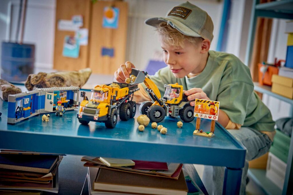 LEGO City 60494 Vyklápací nákladiak a čelný nakladač