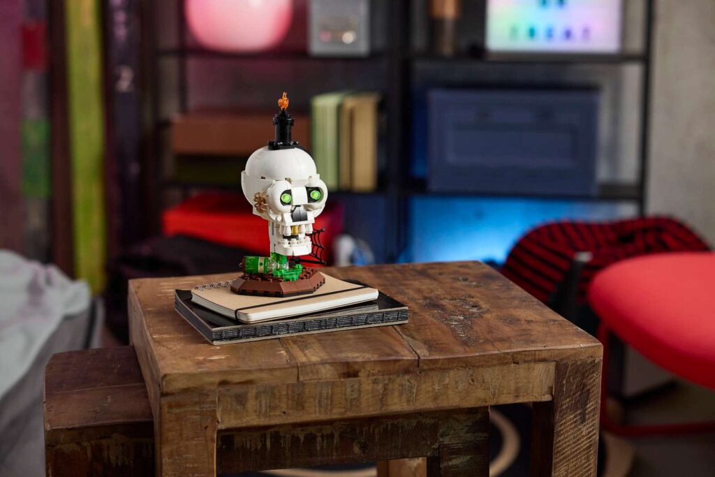LEGO 40883 Halloweenska lebka so sviečkou