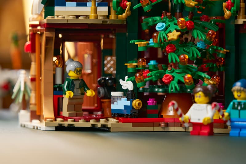 LEGO® Icons 11387 Vianočný domček