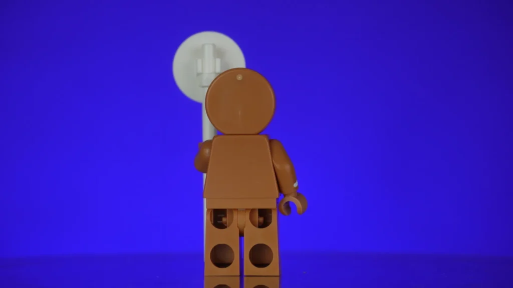 Prasklina na hlave minifigúrky Perníčka
