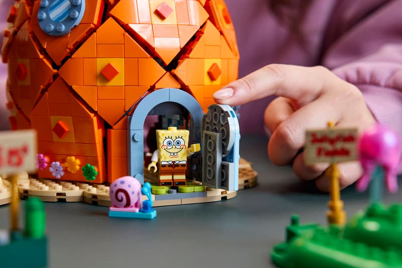 LEGO® Icons 11386 SpongeBob SquarePants: Zátišie bikín